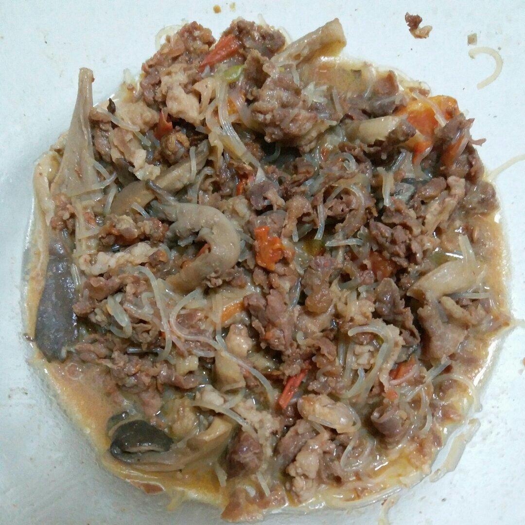 肥牛蘑菇砂锅 Beef & Mushroom Hotpot