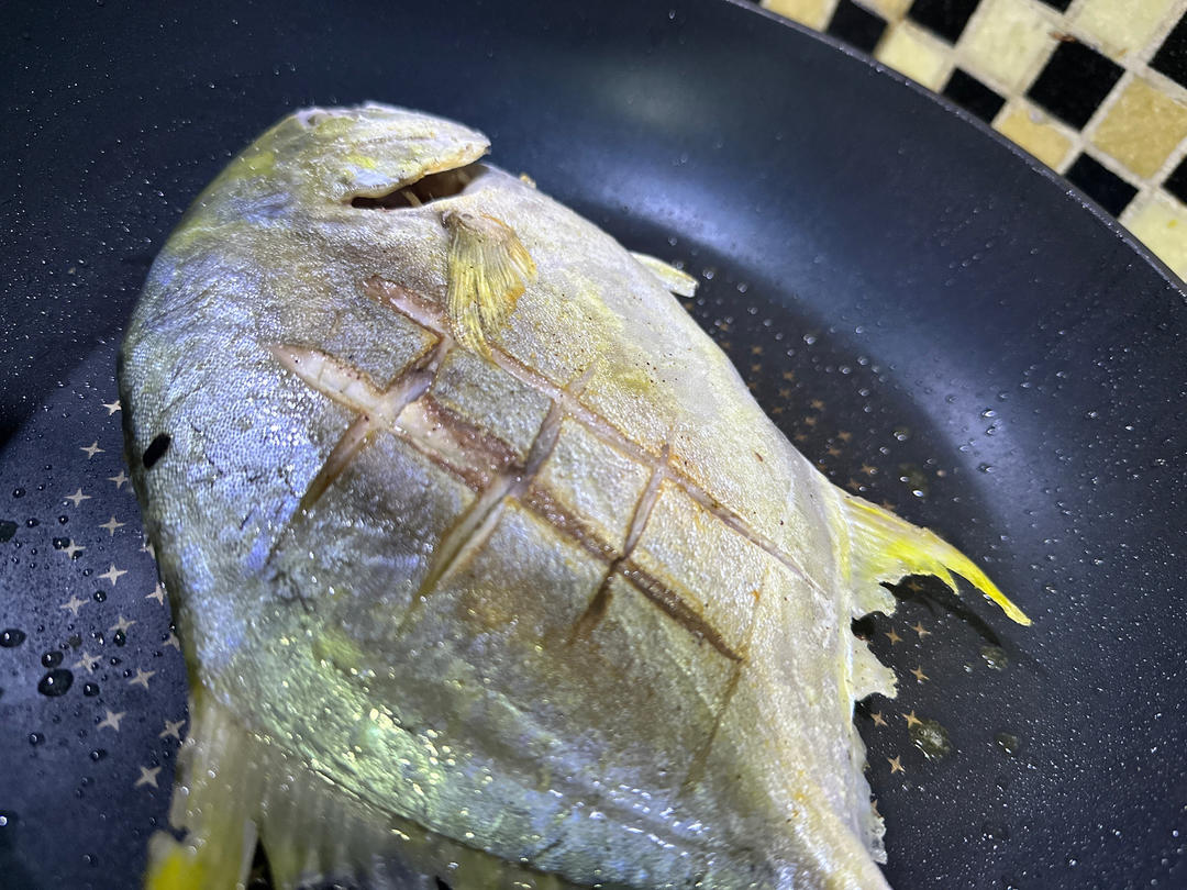葱姜焗金鲳鱼