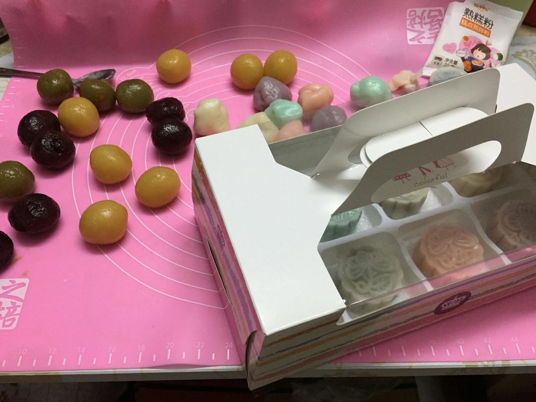 绿豆沙蛋黄冰皮月饼