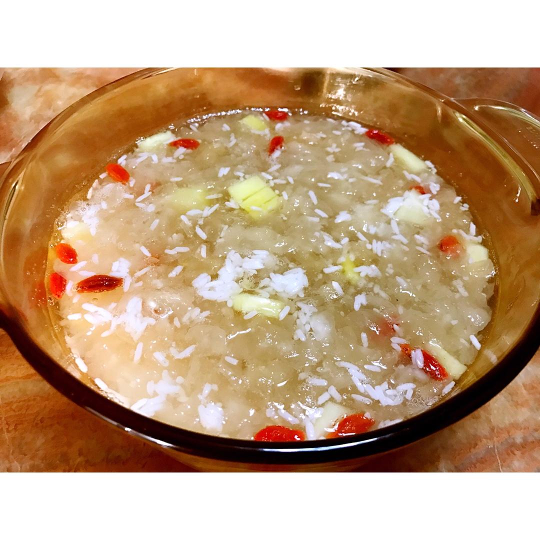 菠萝银耳甜酒汤