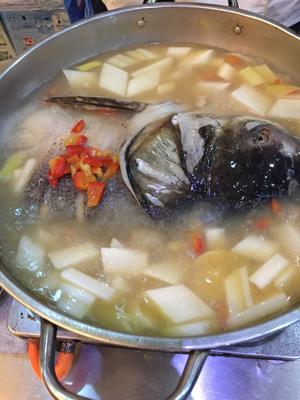 萝卜鱼头汤的做法 步骤1