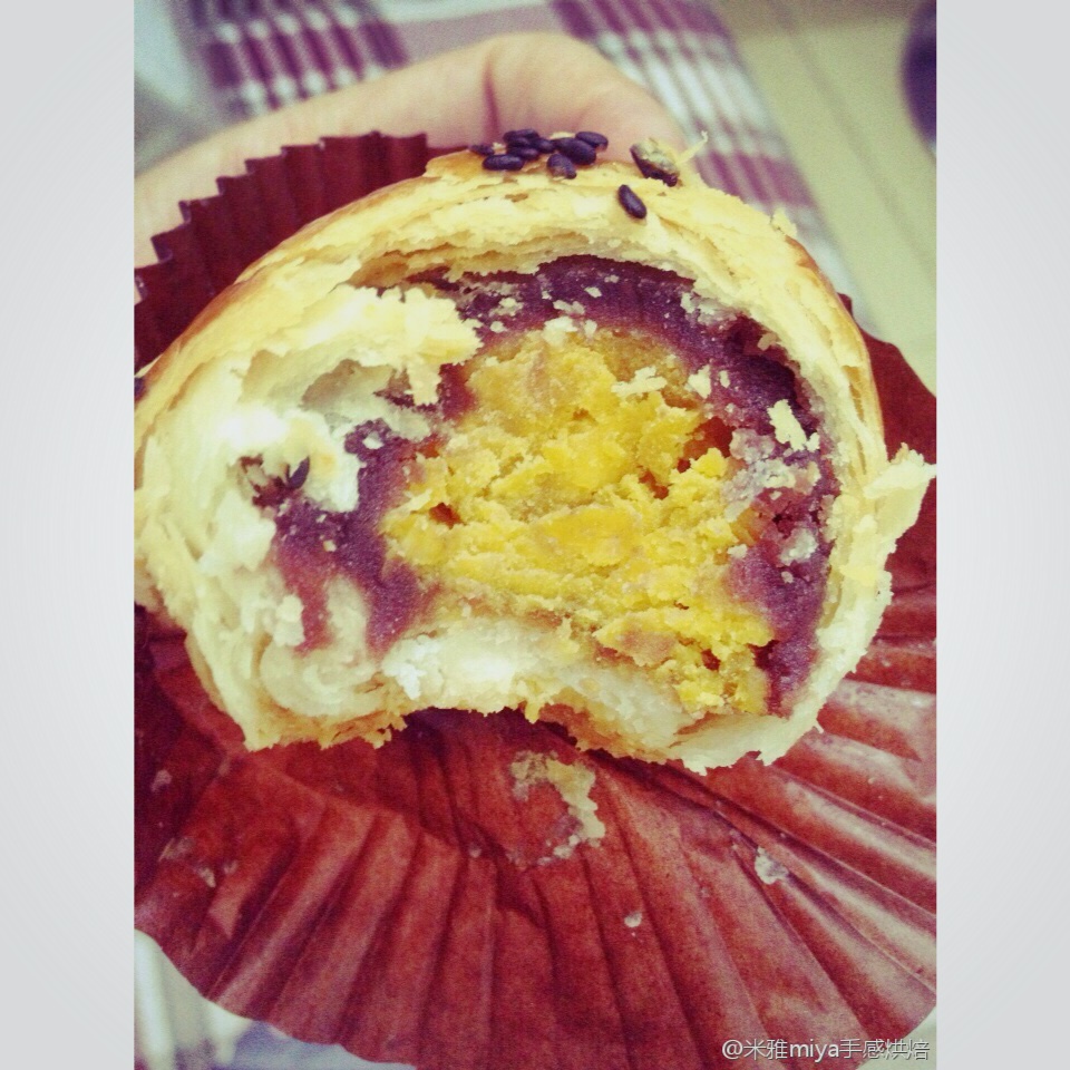萌得掉渣渣的蛋黄酥
