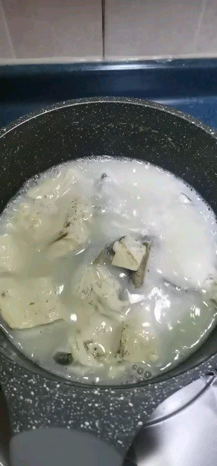 泥鳅豆腐汤