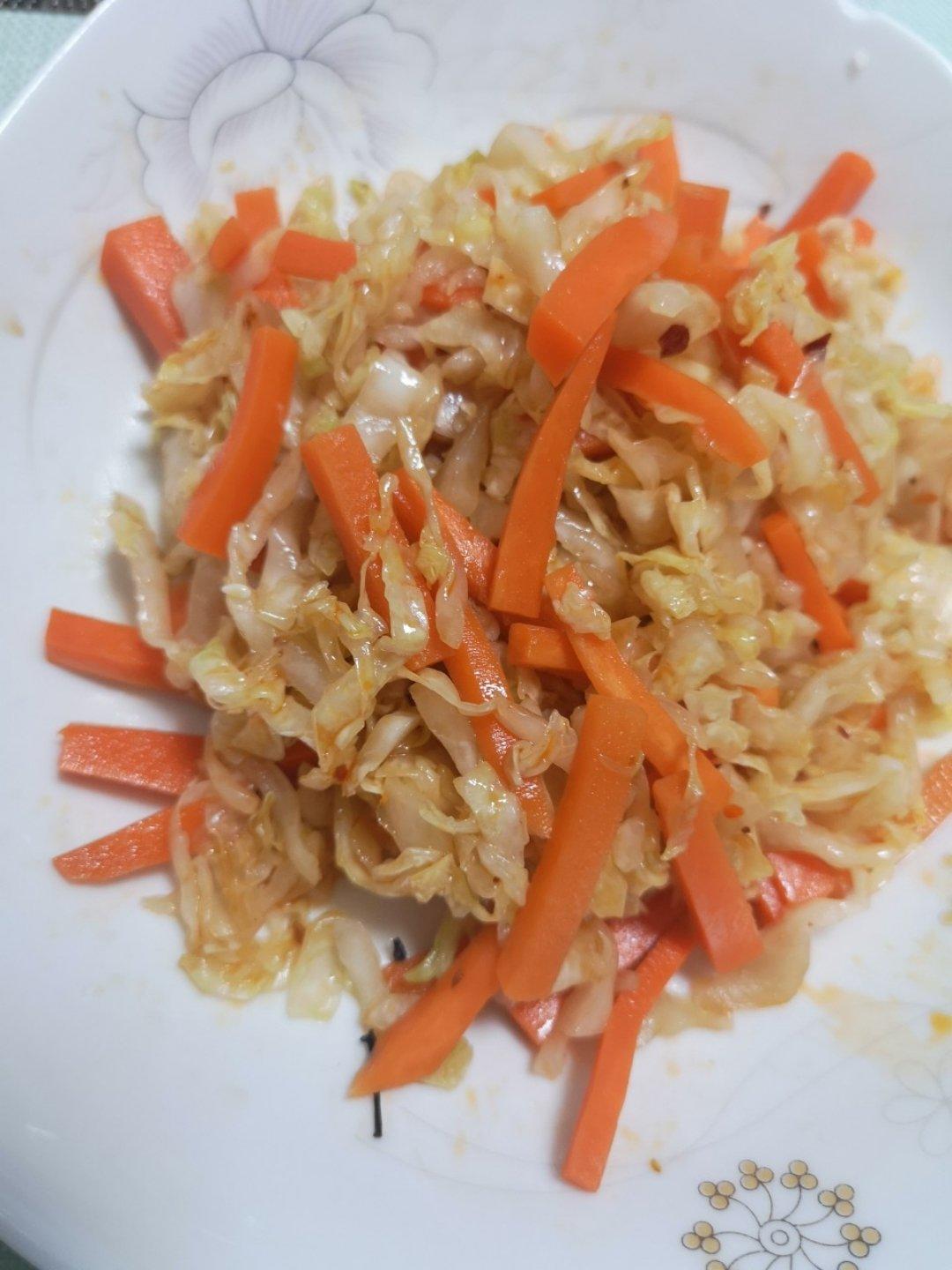 家常包菜胡萝卜条咸菜