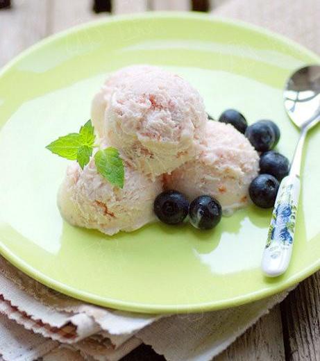 草莓冰淇淋的做法