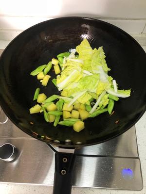 管饱食谱-豆角土豆白菜焖面的做法 步骤5