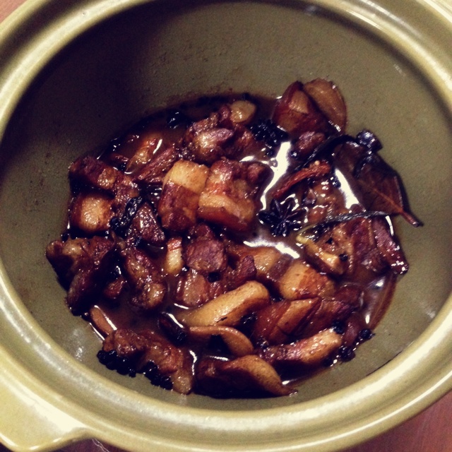 吃着碗里望着锅里的红烧肉