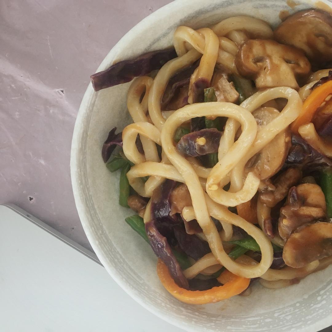 咖喱炒面（紫椰菜咖喱炒面）