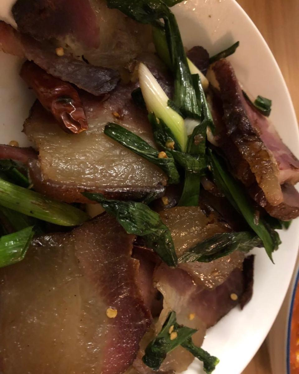 大蒜炒腊肉