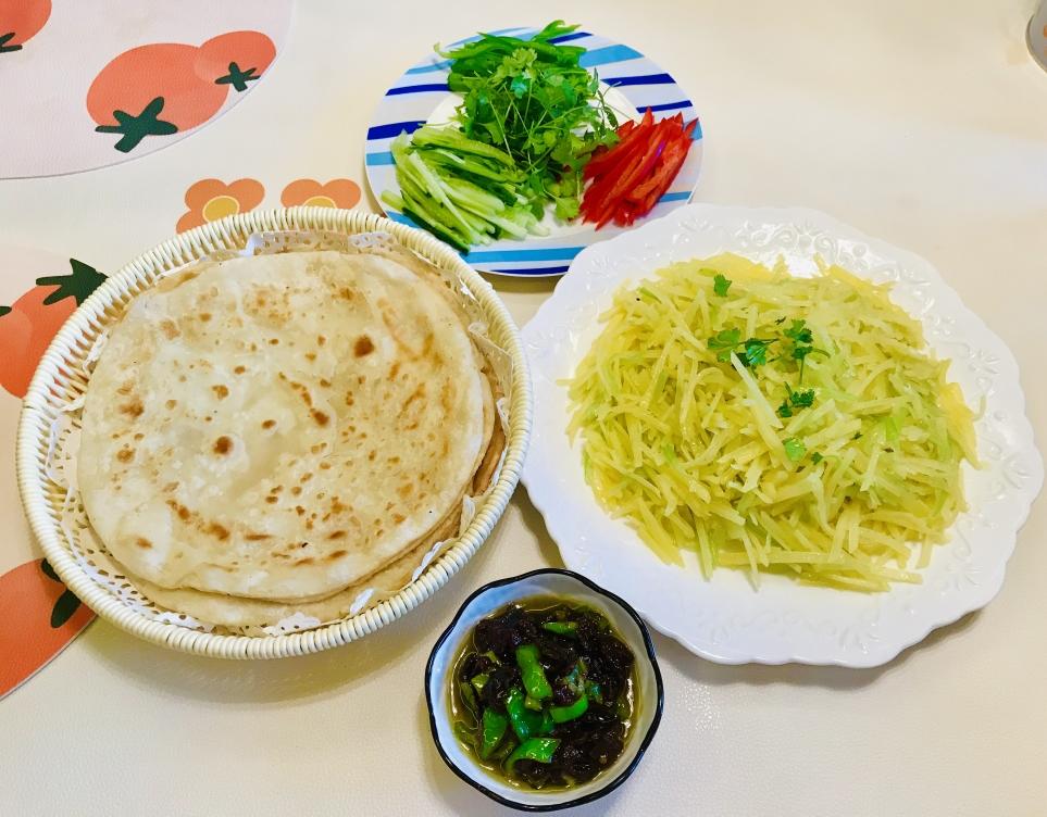 素🉑半烫面小饼、快手土豆丝🤗感恩吃素的做法