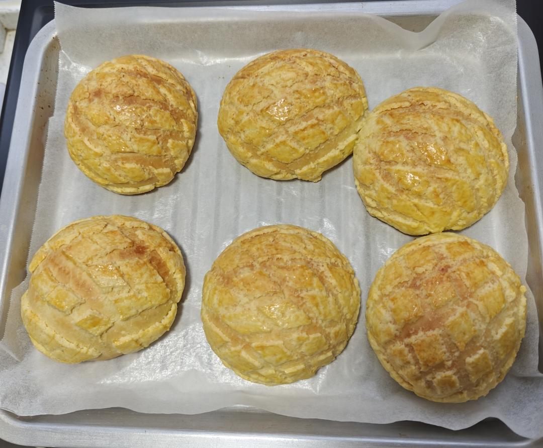 好吃到炸裂的港式菠萝包（附带制作酥皮的小视频）