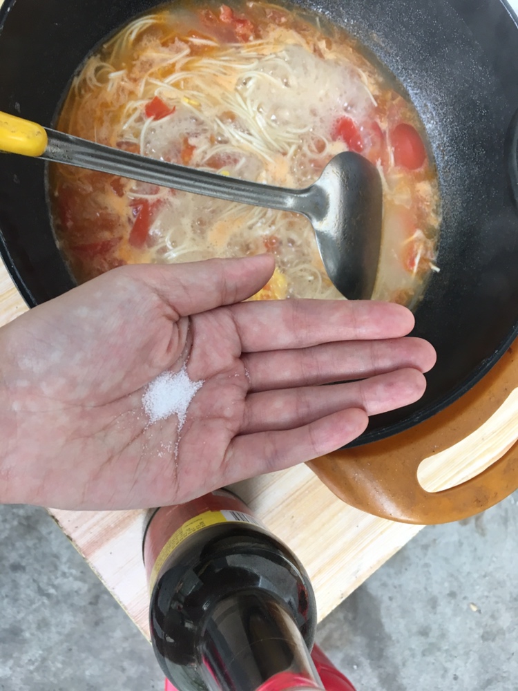 最好吃最简单的经典西红柿鸡蛋面！让你一秒变煮面达人！的做法 步骤7