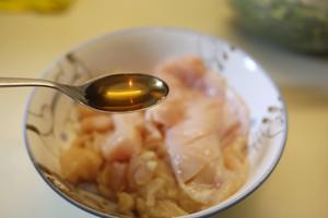 减脂餐-无油孜然鸡胸肉的做法 步骤2