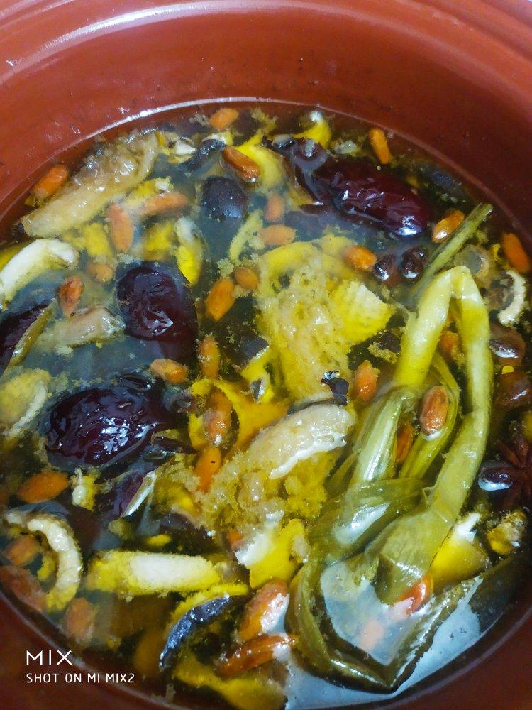 当归红枣枸杞炖鸡汤