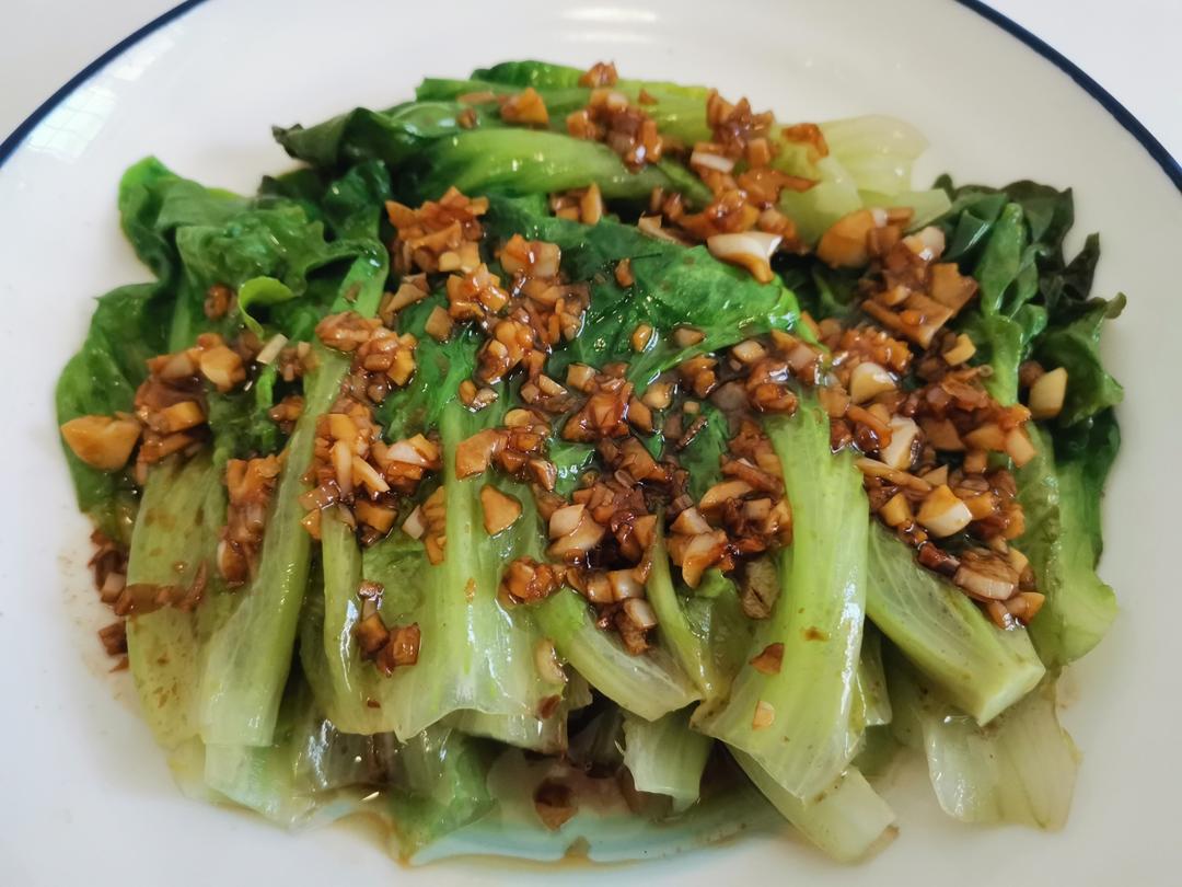 蒜蓉蚝油生菜，清脆爽口，色香味俱全