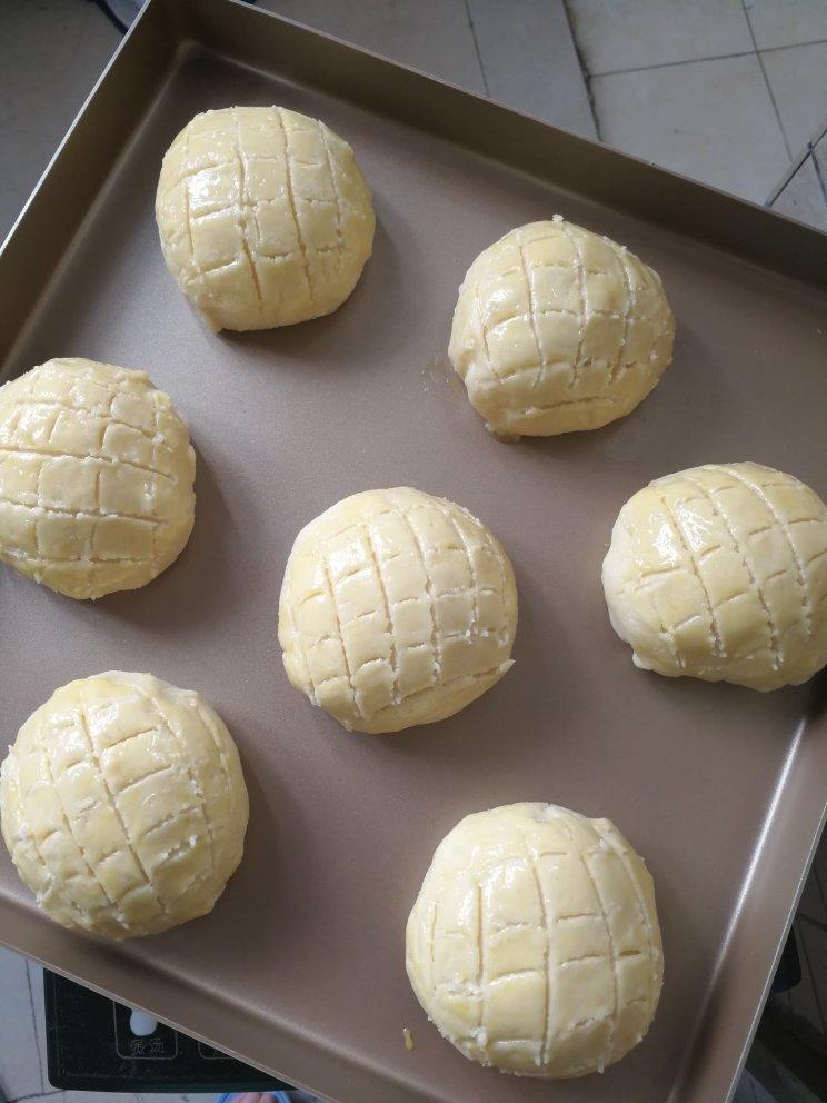 好吃到炸裂的港式菠萝包（附带制作酥皮的小视频）