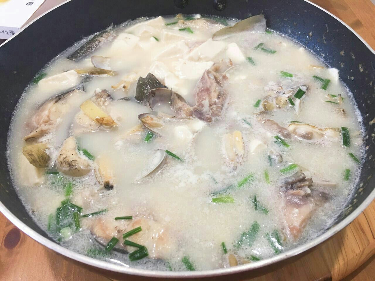 鮰鱼豆腐海鲜汤的做法