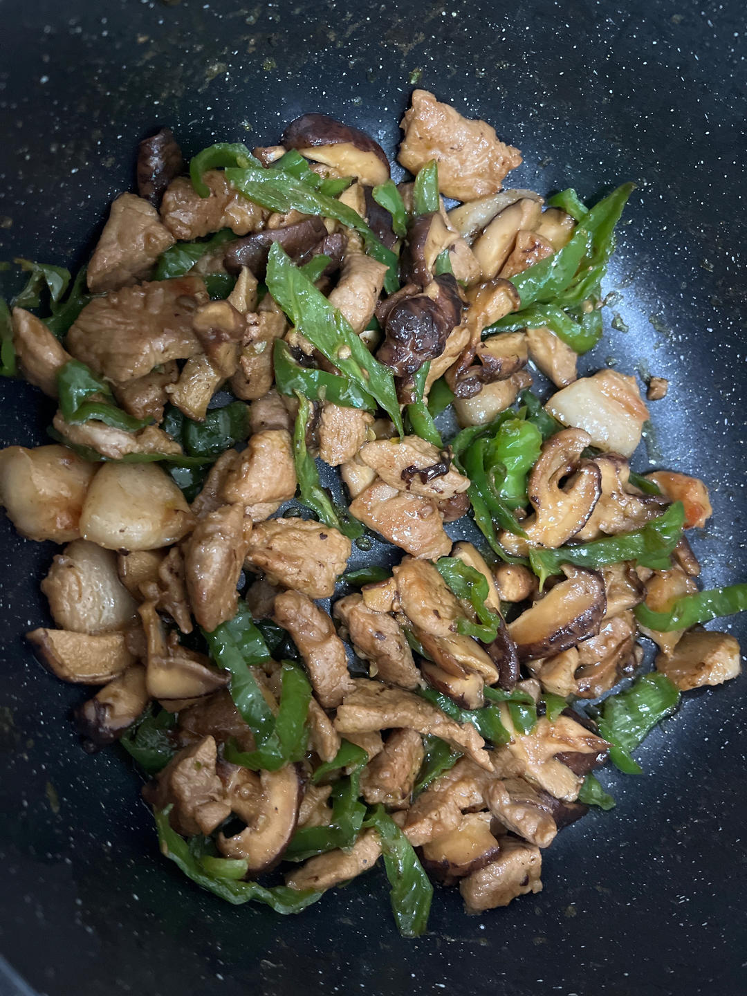 香菇炒肉，超级下饭哦