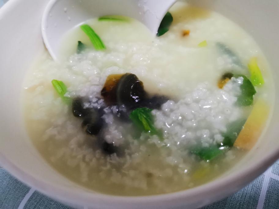 皮蛋菠菜粥的做法