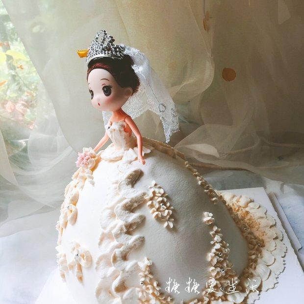 黄金客做的婚纱娃娃蛋糕