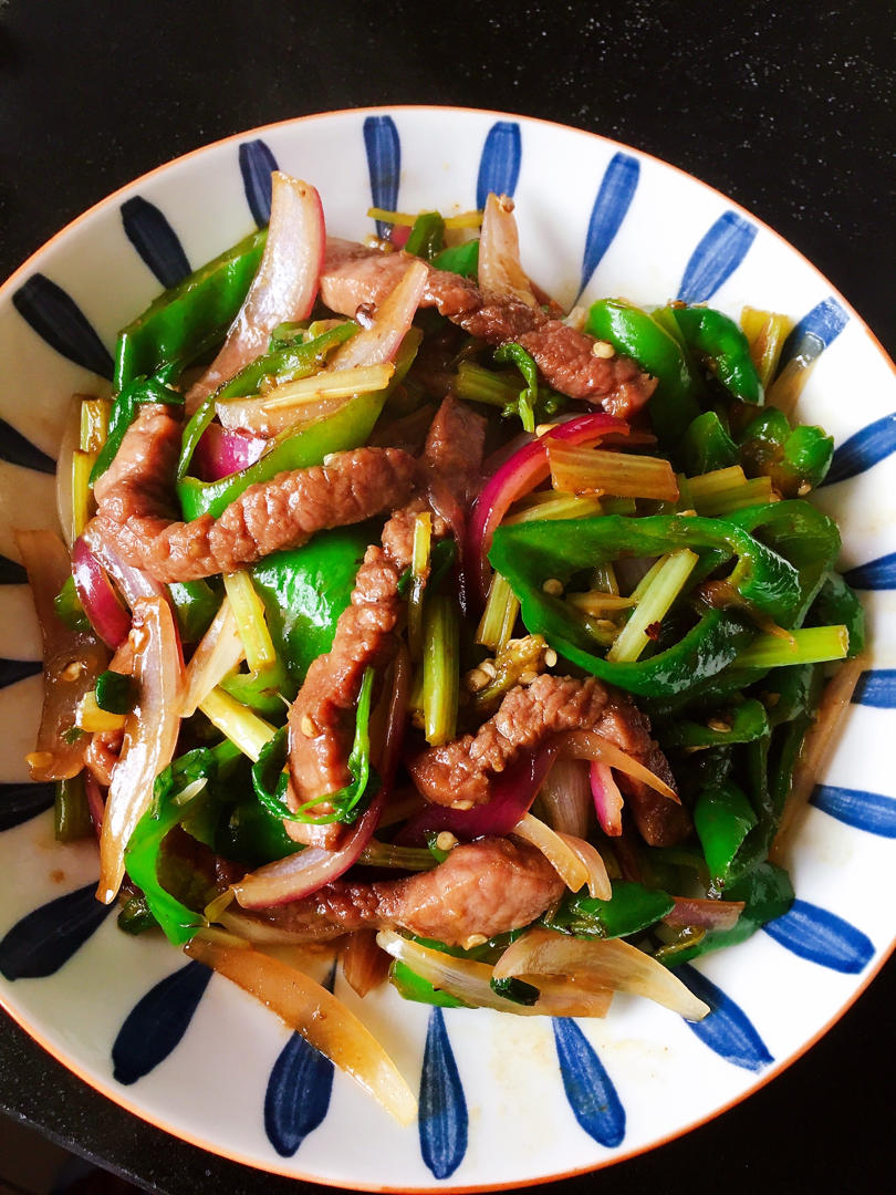 这双手虽然小做的杭椒牛柳黑椒牛柳终于找到炒出嫩牛肉的办法了肉片