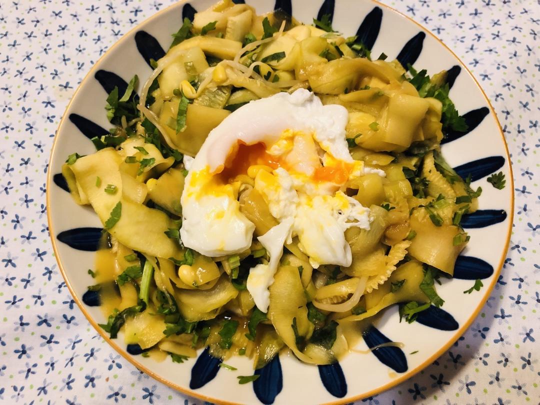 【健康三餐】泰式炒西葫芦“面条”（附不同擦丝工具比较）