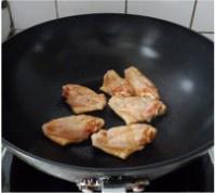 蒜香鲍鱼汁烤鸡翅的做法 步骤2