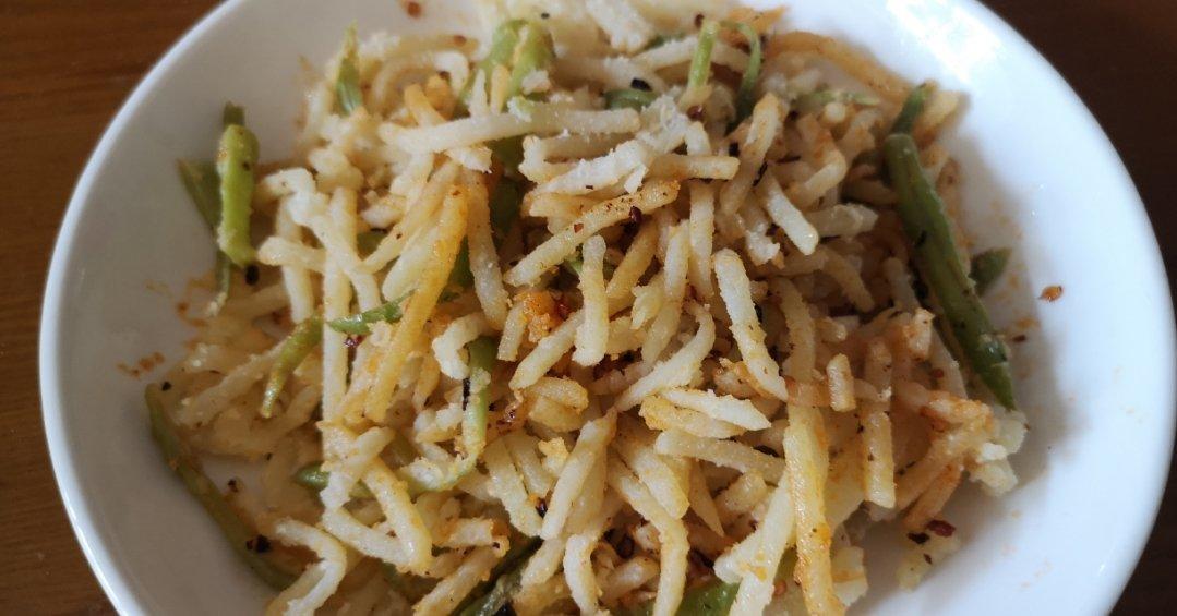 灵魂小吃擦擦又名土豆拨烂子