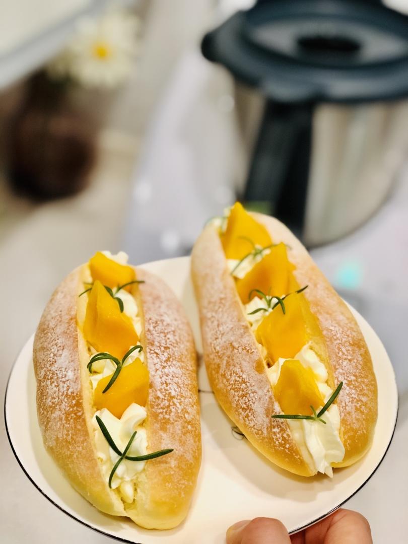 颜值奶油草莓甜心小面包