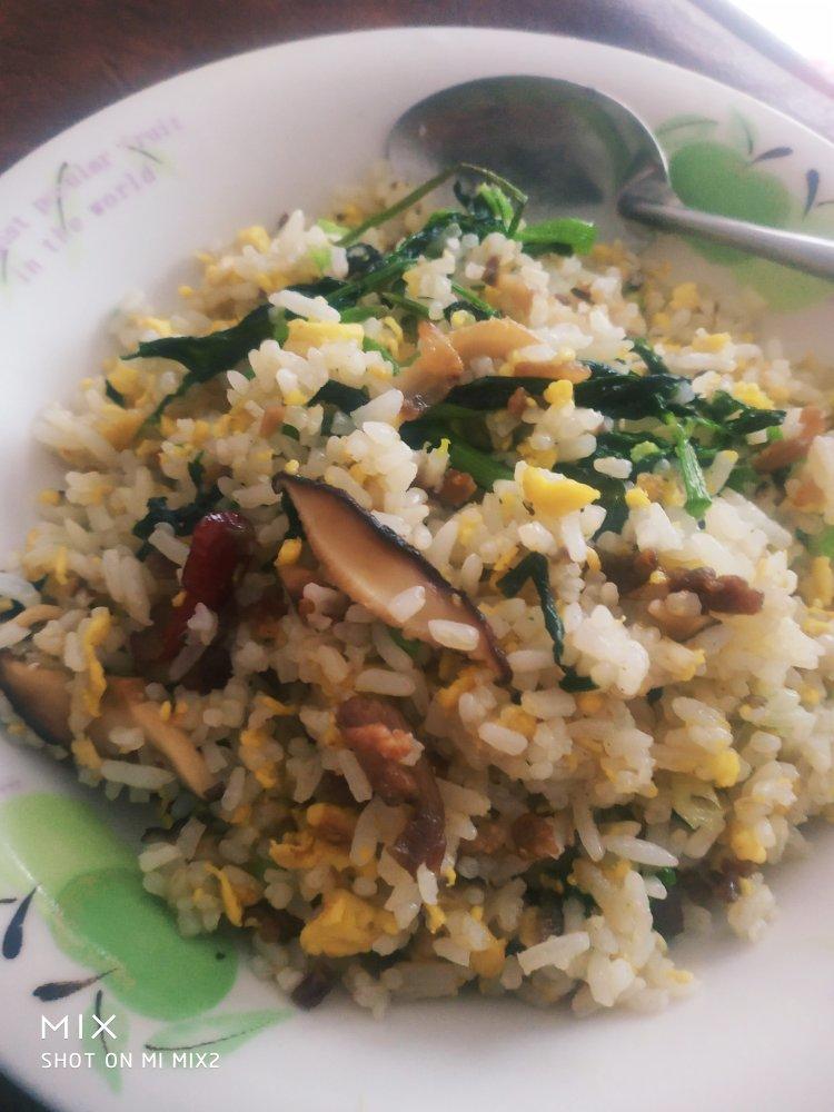 香菇鸡蛋酱油炒饭