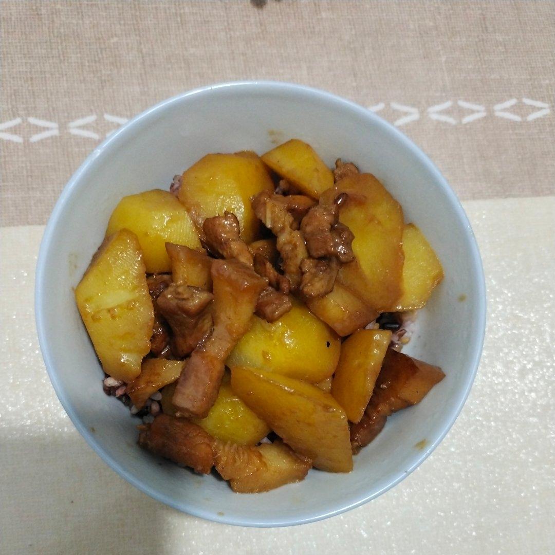 红烧肉炖土豆