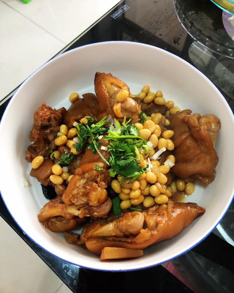 黄豆烧猪蹄