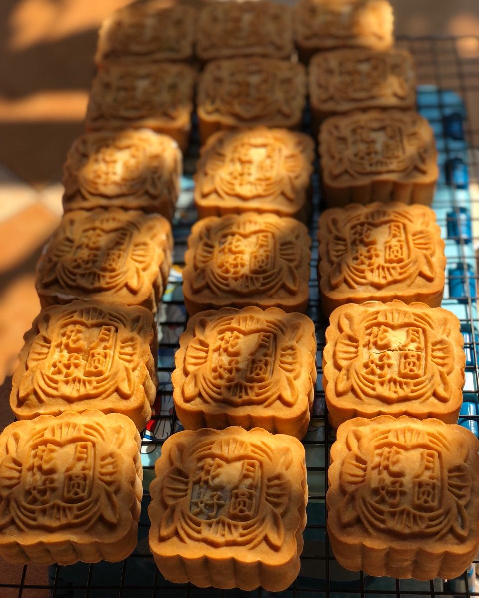 广式月饼—蛋黄莲蓉月饼