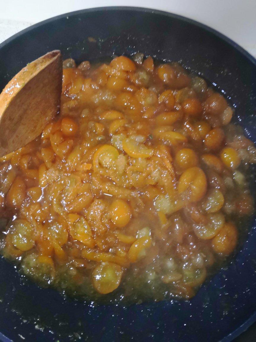 金桔酱润肺止咳化痰疗效好。金桔酱。