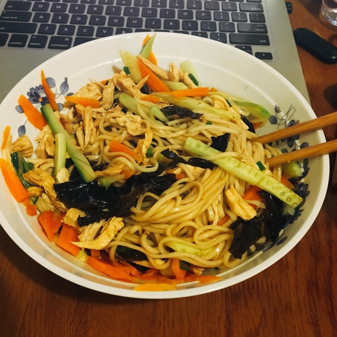 凉拌鸡丝拌面