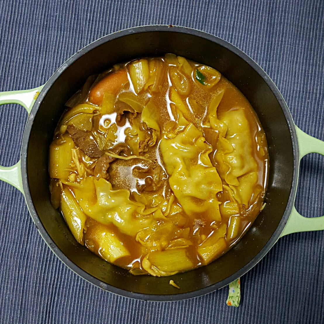 餃子入りカレー鍋（饺子咖喱火锅）