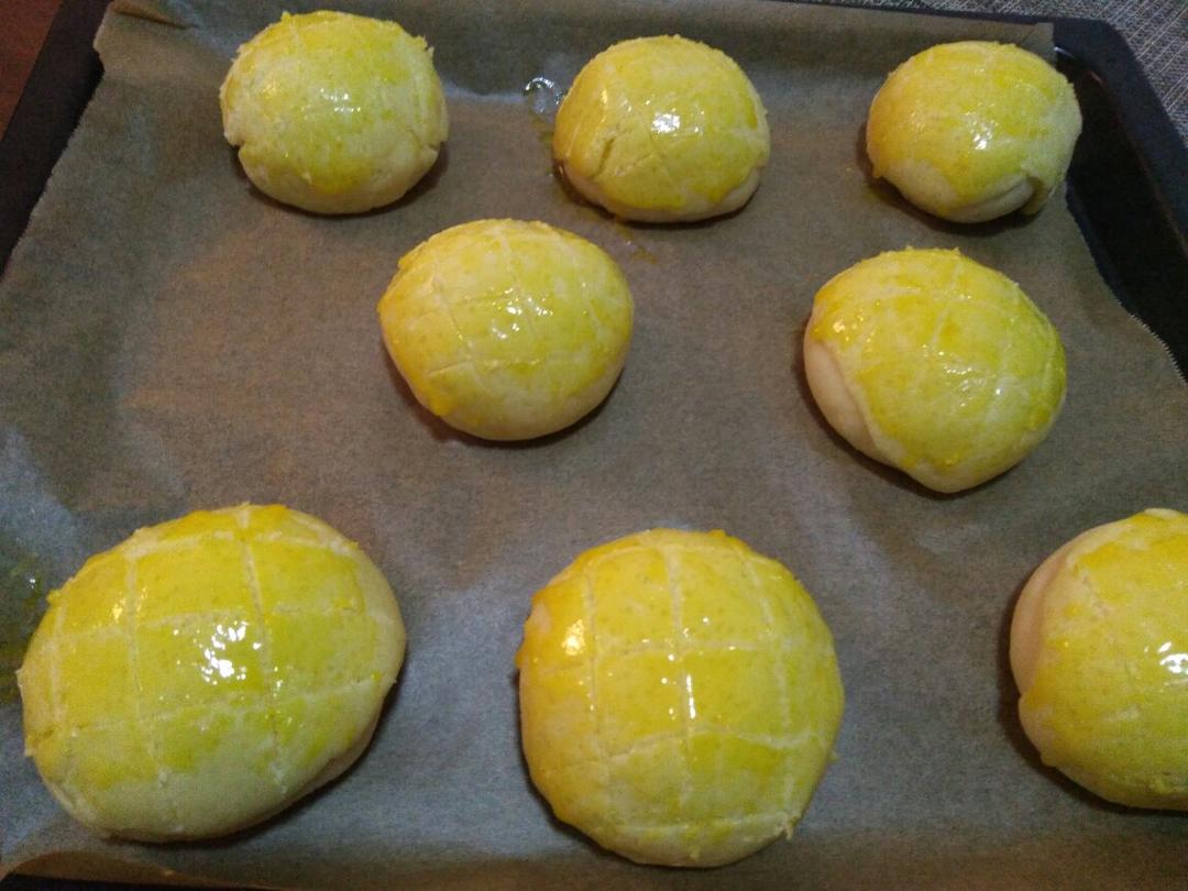 好吃到炸裂的港式菠萝包（附带制作酥皮的小视频）