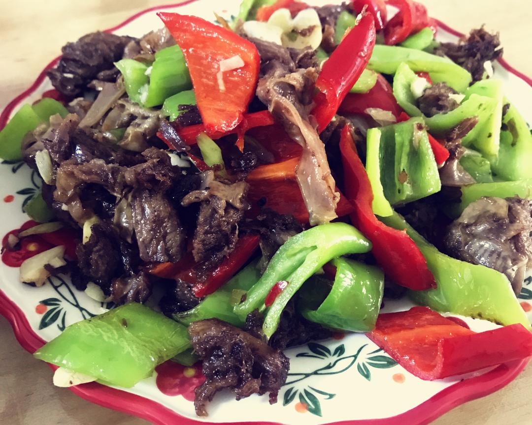 尖椒护心肉 可能是世界上最香的肉肉 东北家常菜的做法