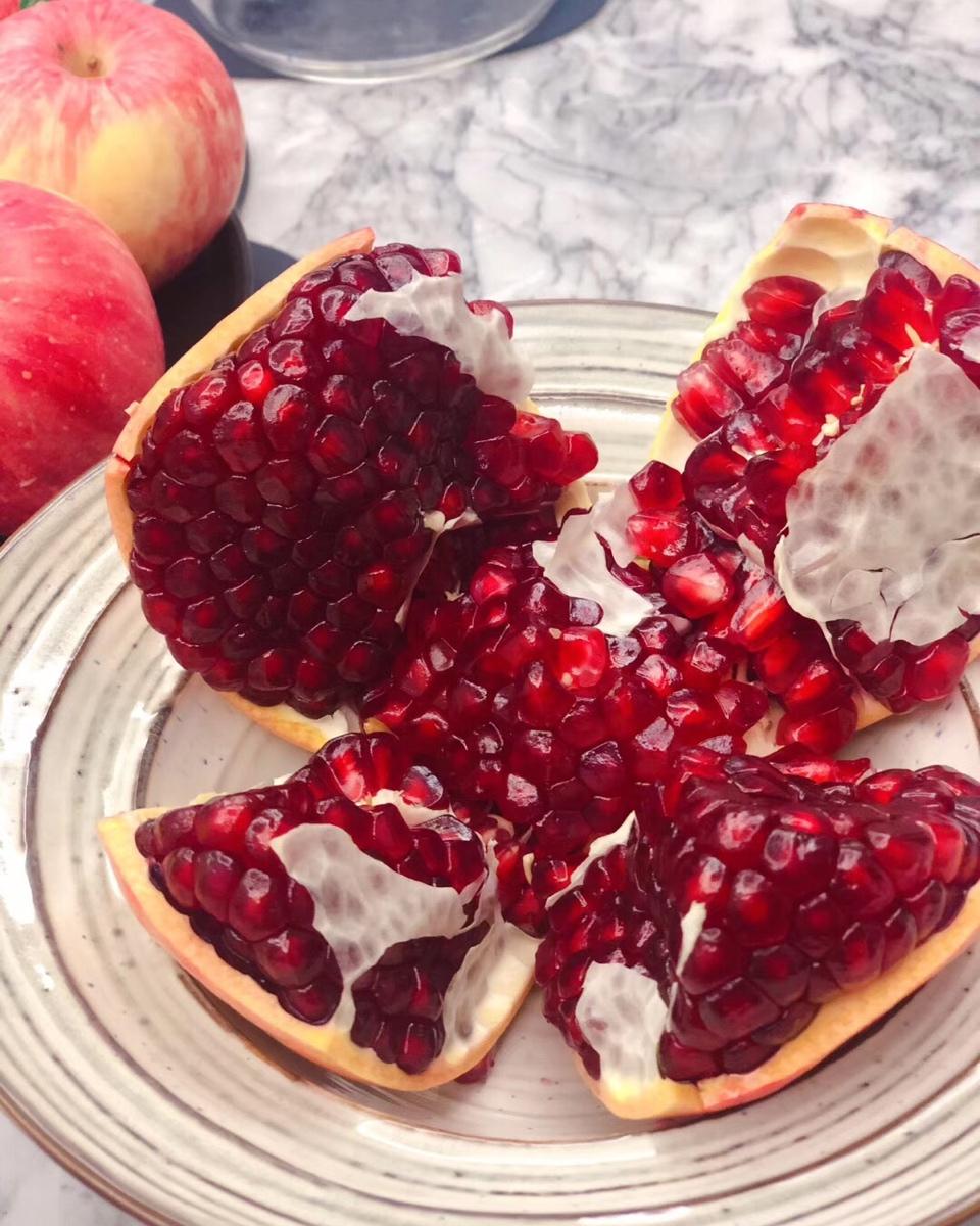 如何剥出非常干净的石榴