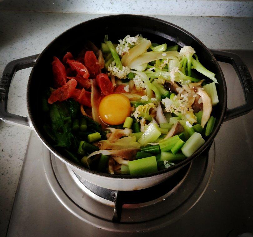 广式腊味煲仔饭