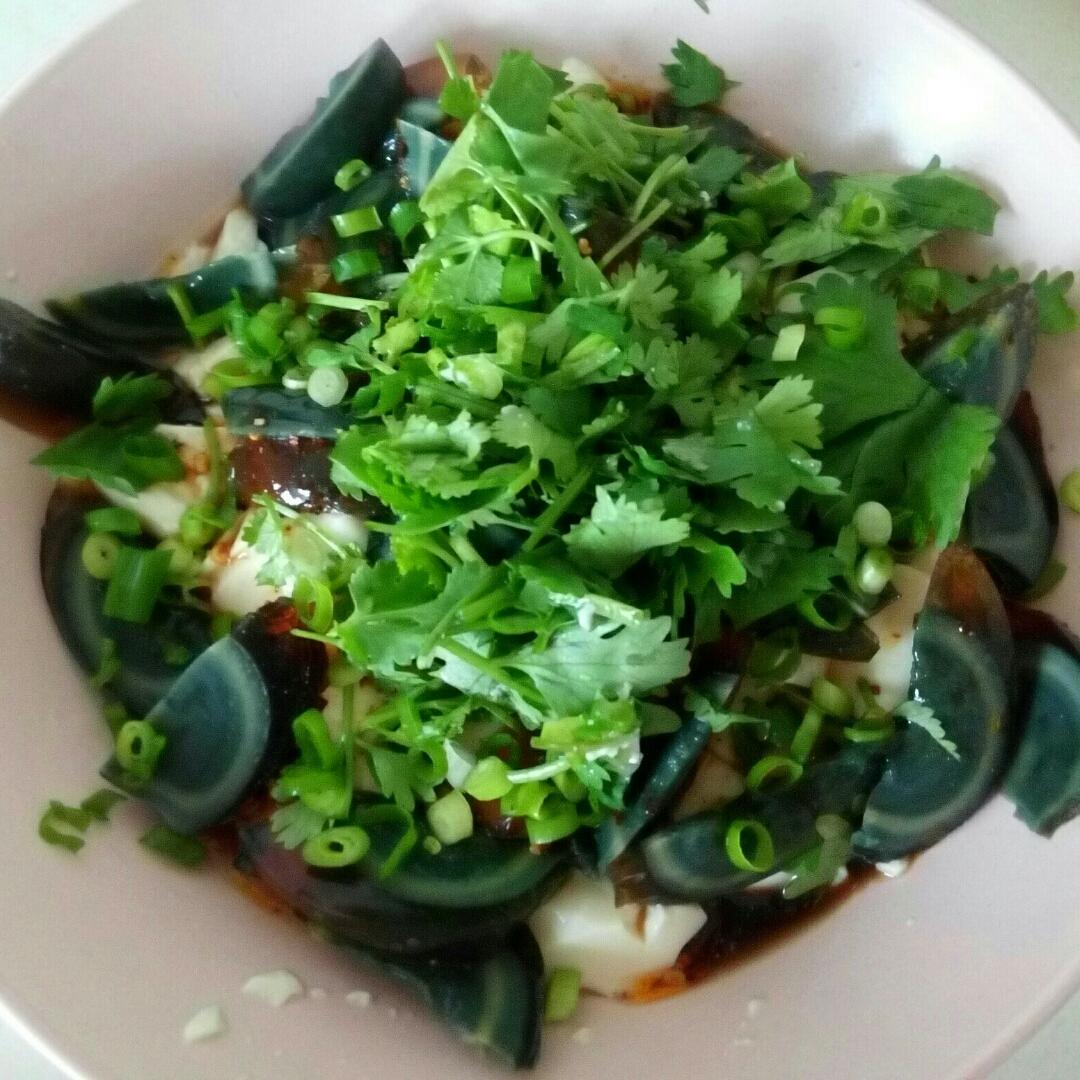 皮蛋拌豆腐