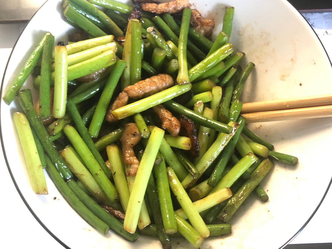 简单易做的下饭菜－蒜苔炒肉