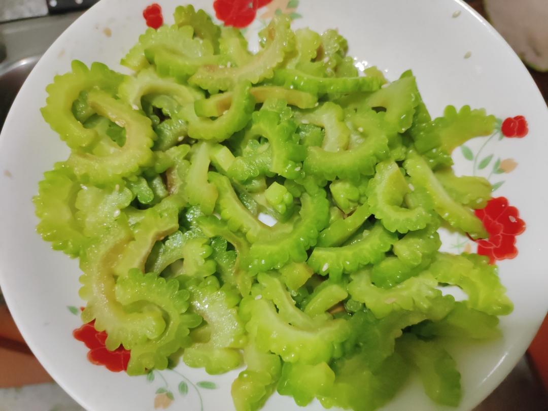 清热消暑首选菜-凉拌苦瓜