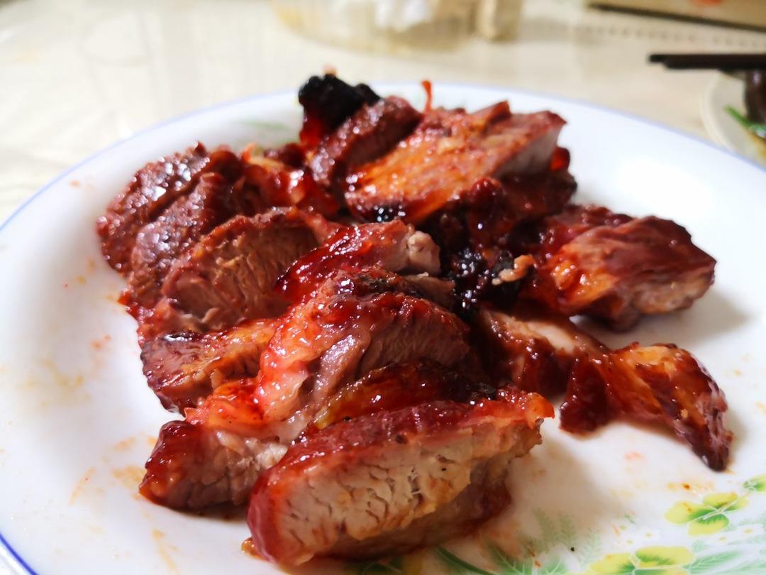 【叉烧肉】是精致的猪猪：肥瘦相间，外脆内软