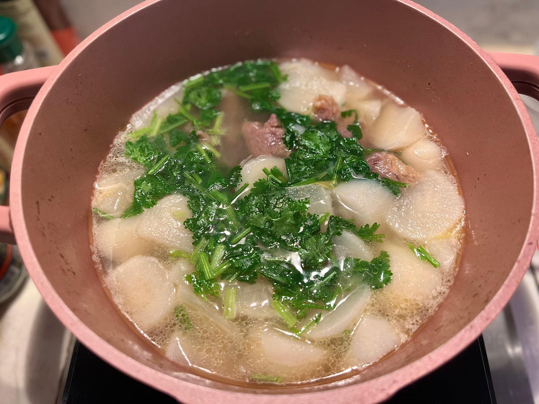 两种食材+两种配料+两种调味=一锅牛腩萝卜汤【北鼎珐琅锅食谱】