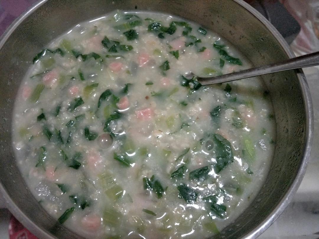 咸味蔬菜火腿燕麦粥