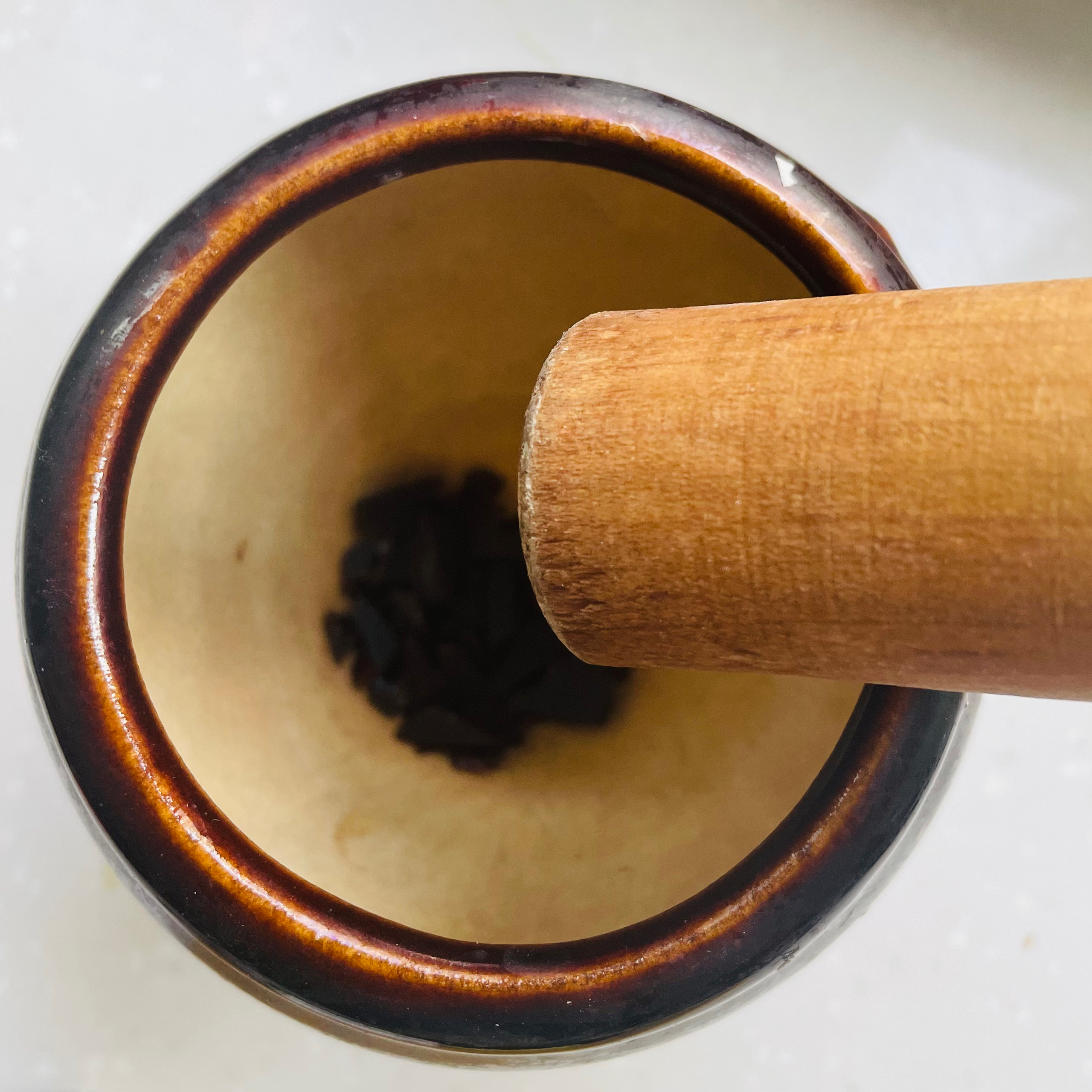 奶茶风味的阿胶红枣炖奶的做法 步骤2