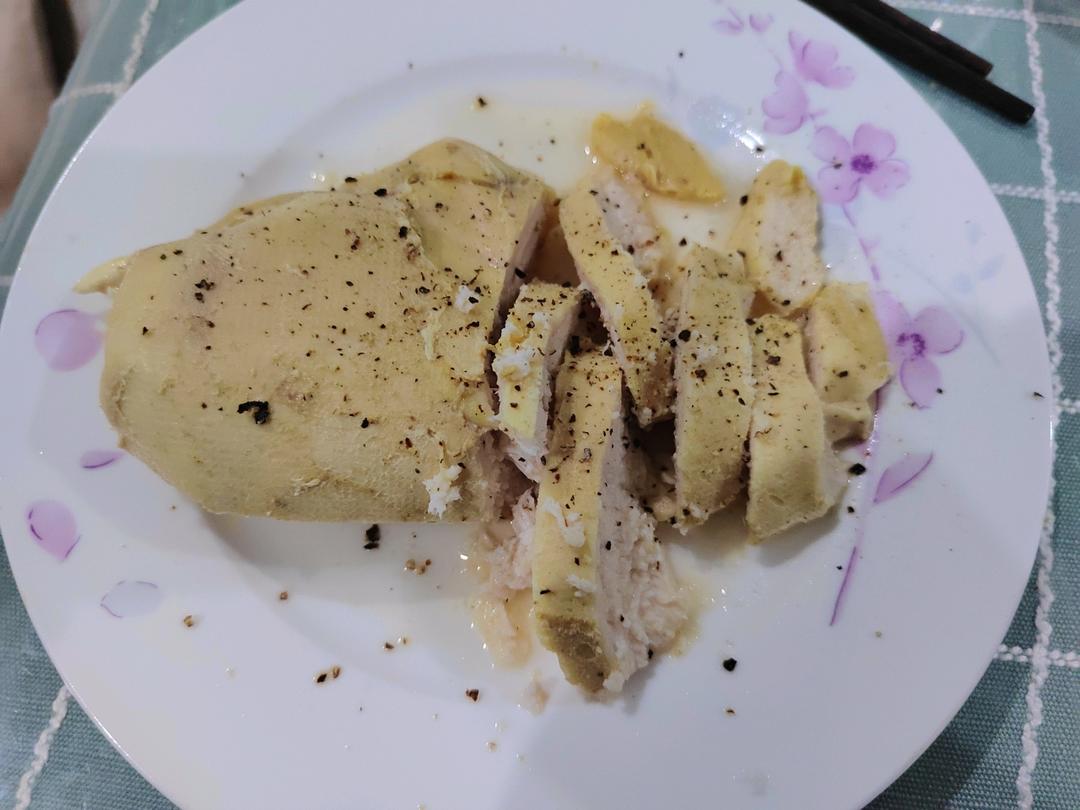 低温慢煮鸡胸肉，保持软嫩多汁