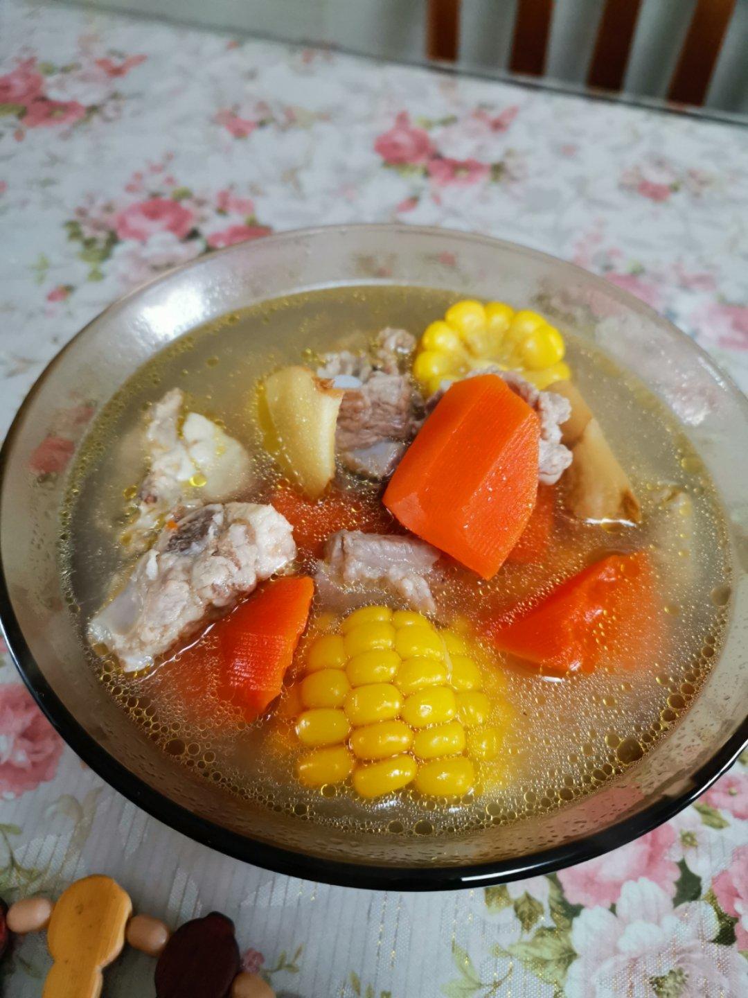 清甜胡萝卜玉米排骨汤