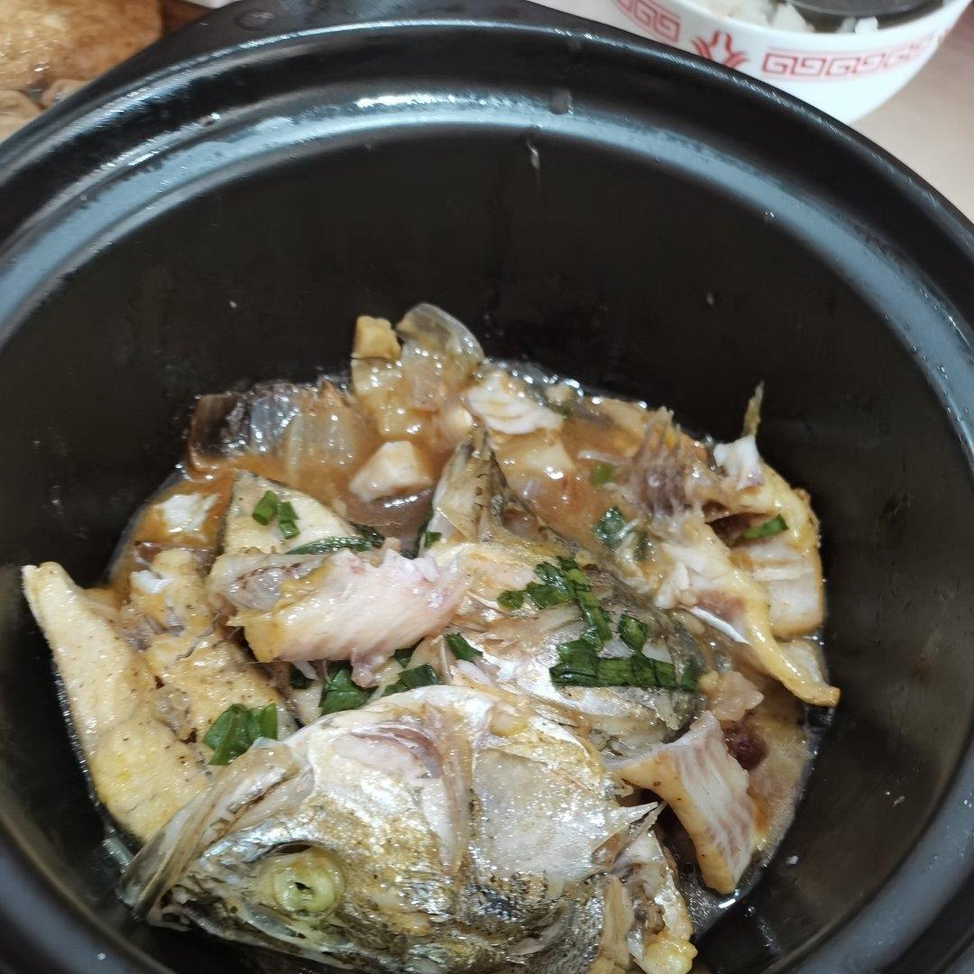 不加一滴水的砂锅盐焗鲈鱼